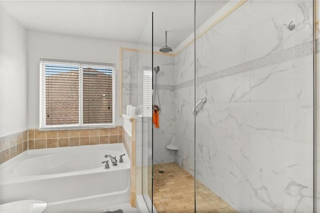 Building Photo - 10148 Malpas Point