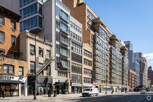 Building Photo - 133 W 14th St