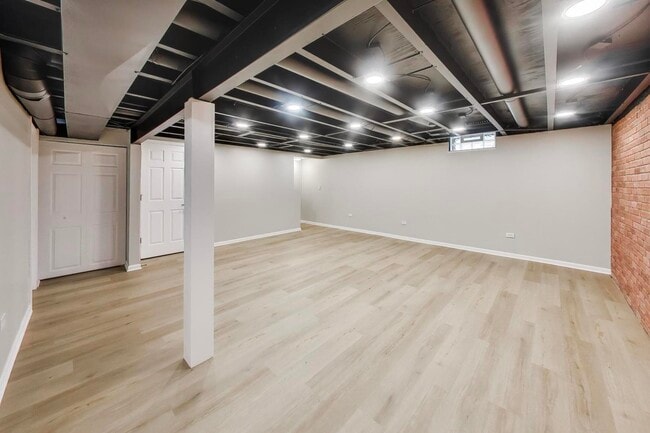 Building Photo - 281 Dupage Dr