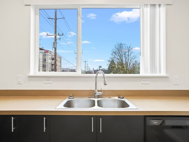 Building Photo - Vancouver Townhouses