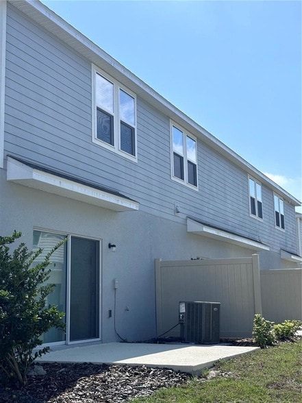 Building Photo - 3010 Canary Ave