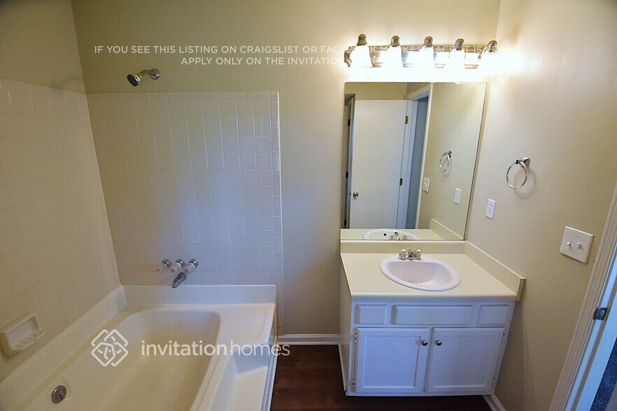 Building Photo - 1784 Blanche Dr