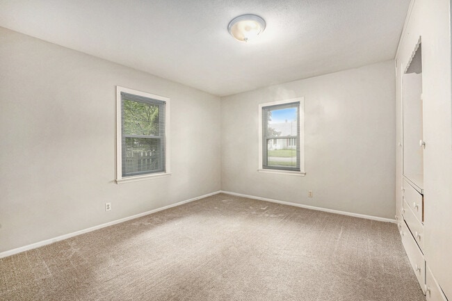 Building Photo - 2566 Spring Ave NE