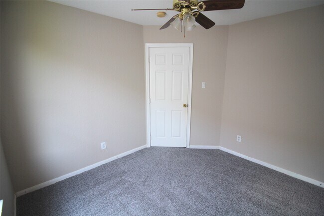 Building Photo - 2117 Whittier Dr