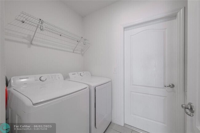 Building Photo - 3537 SW San Benito St