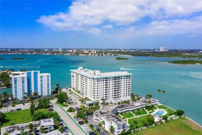 Building Photo - 10350 W Bay Harbor Dr