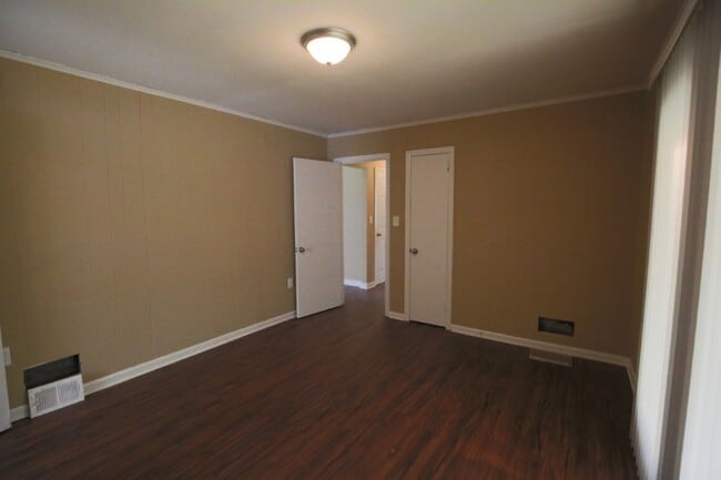 Building Photo - Stylish, Spacious & Updated – Don’t Miss T...