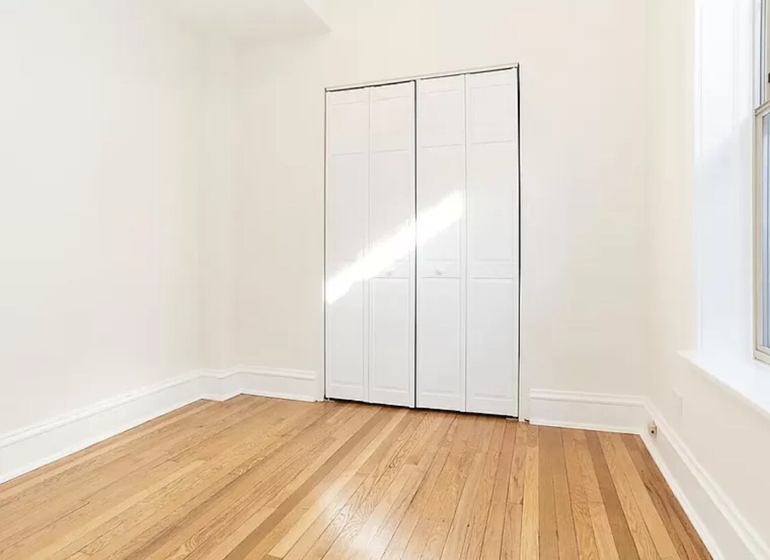 Bedroom 3 - 6513 N Bosworth Ave