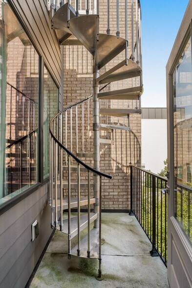 Building Photo - 1613 Marshall Hollow Dr