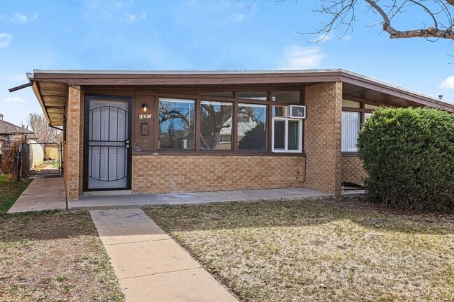 Building Photo - Newly Renovated 2Bed/1Bath Duplex in Park Hill