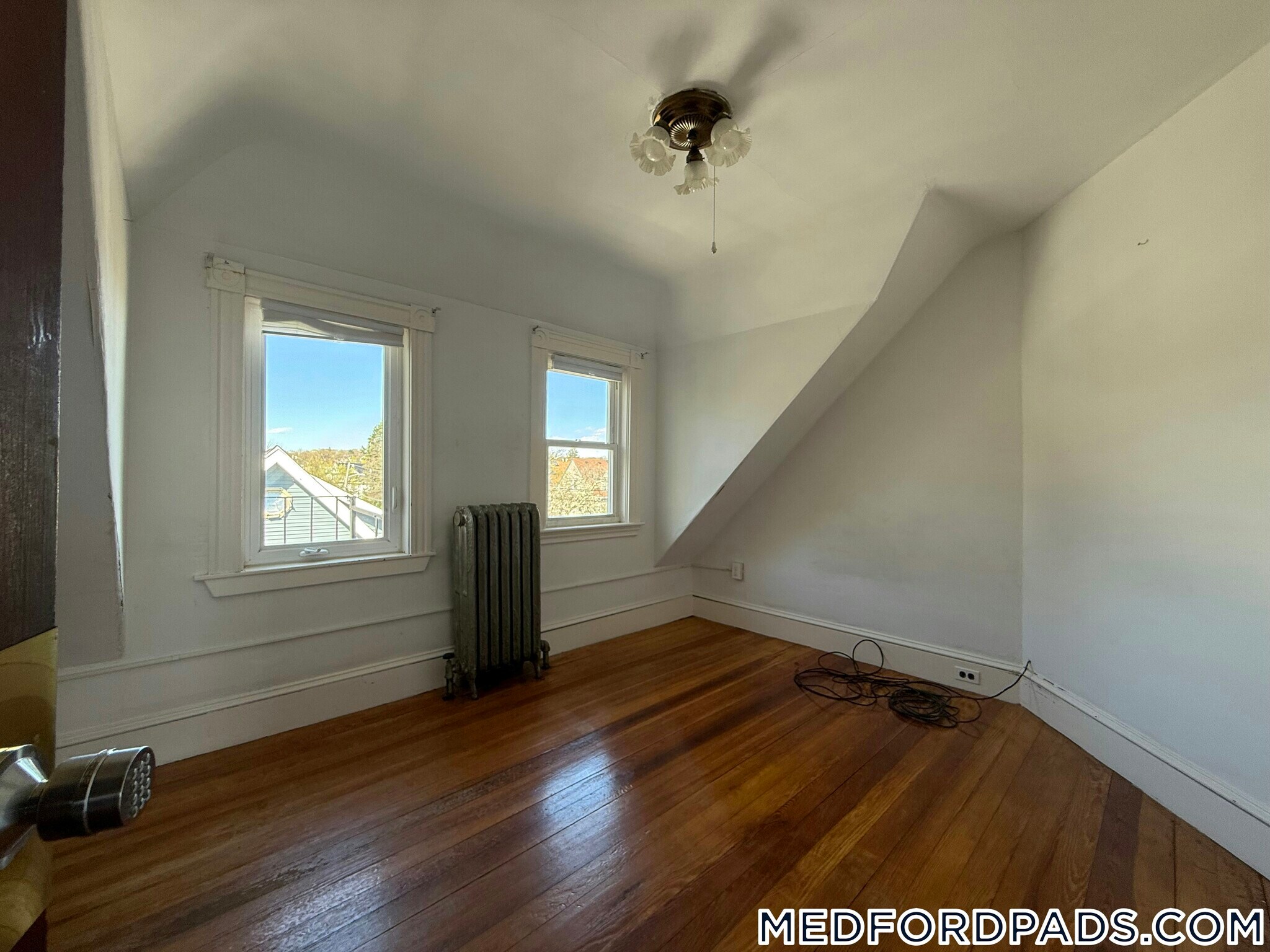 Building Photo - 124 Forest St