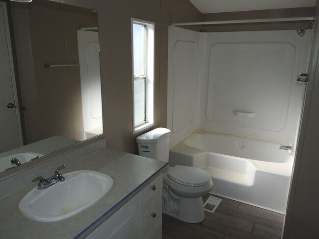 Building Photo - Large double lot with three bedroom manufa...