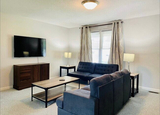 Building Photo - 115 2nd St