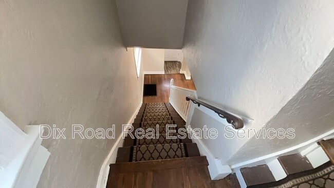 Building Photo - 1303 Kumler Ave