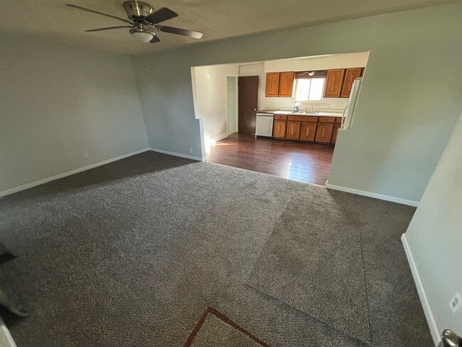 Building Photo - Columbine Ave