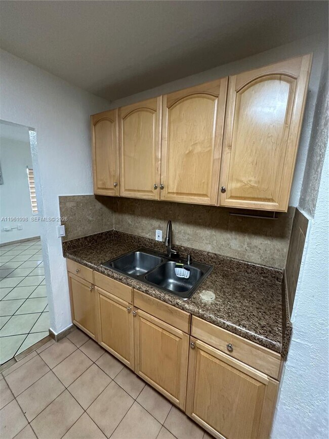 Building Photo - 200 W 53rd Terrace