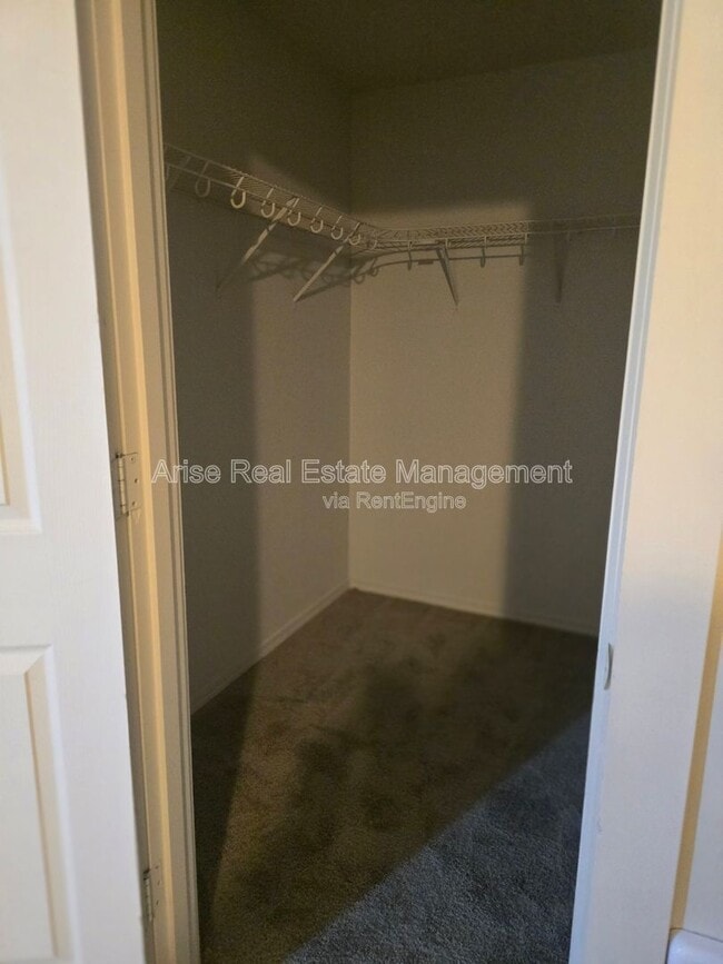 Building Photo - 803 SE Kierra Pl