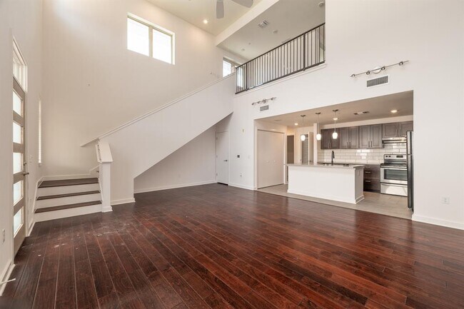 Building Photo - 6700 Menchaca Rd