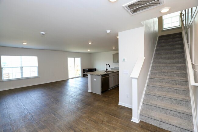 Building Photo - 352 Sandbach Rd