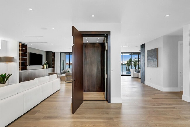 Building Photo - 1957 Harbourview Dr