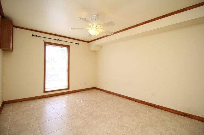 Building Photo - Stylish Condo in Waterfront Bayview Terrace – Updated Interiors, In-Unit Washer/Dryer, Access to ...