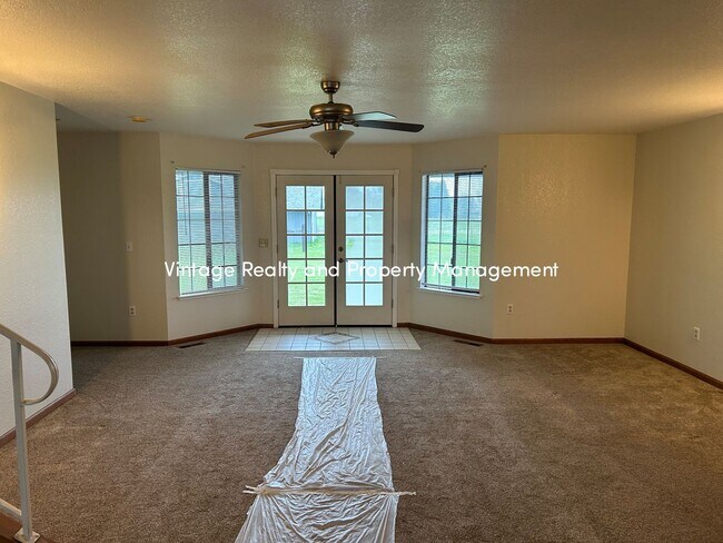 Building Photo - Available Soon!! Extra Big 5 Bedroom Country Home That You Have To See!!!