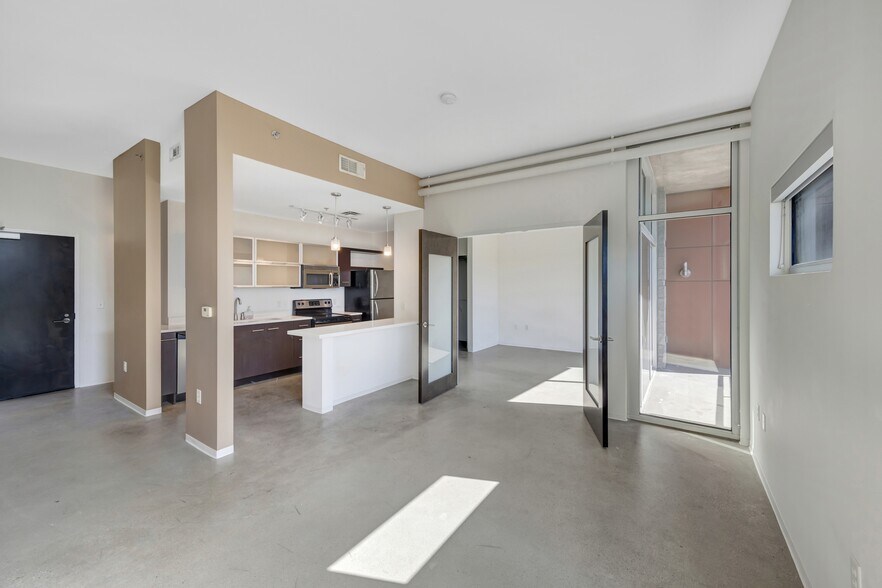 Building Photo - 2115 Yeaman Pl
