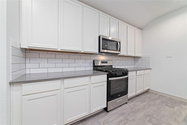 Building Photo - 7207 Sunbreeze Ln