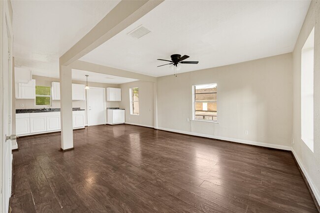 Building Photo - 7526 Bywood St