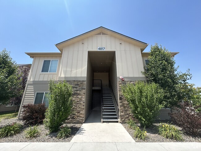 Building Photo - 4817 Continental Ln