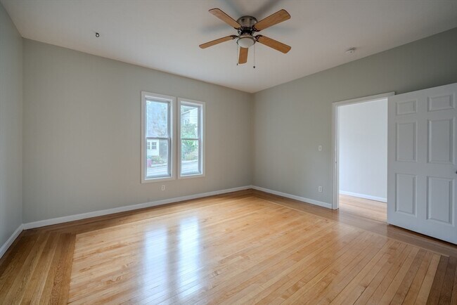 Building Photo - 117 Stevens St