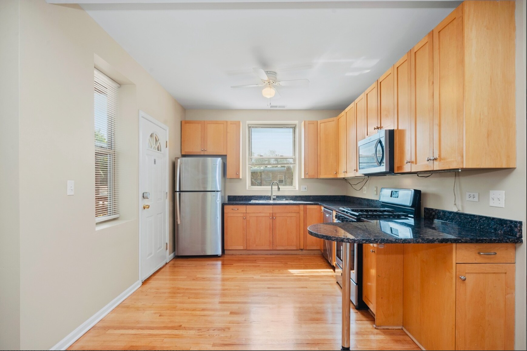 Kitchen - 1243 W Rosemont Ave
