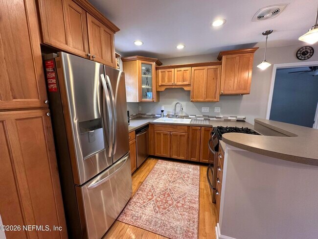 Building Photo - 310 7th St