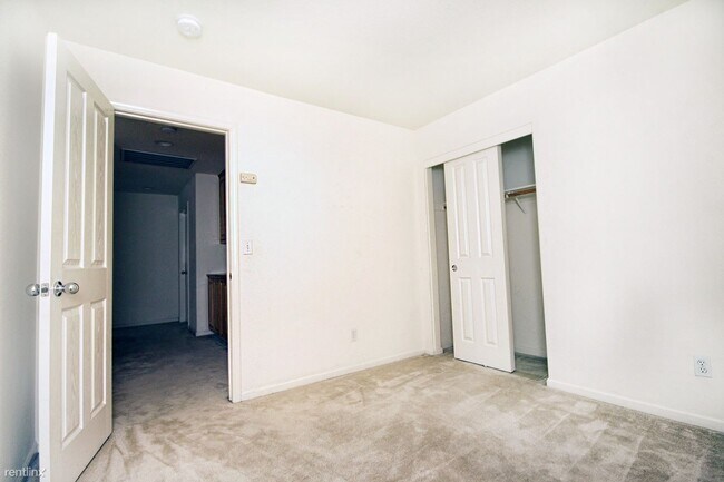 Building Photo - 925 Wilks St