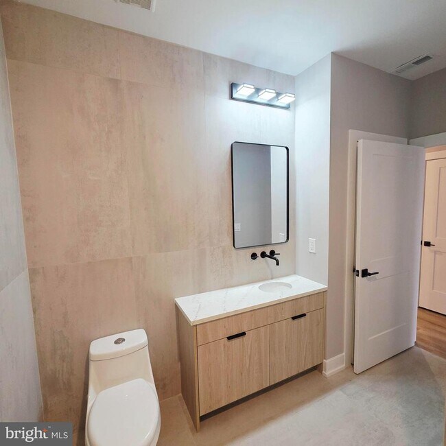 Building Photo - 714 Chestnut St