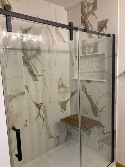 Master Bathroom Walk-In Shower - 412 11th Cir SE