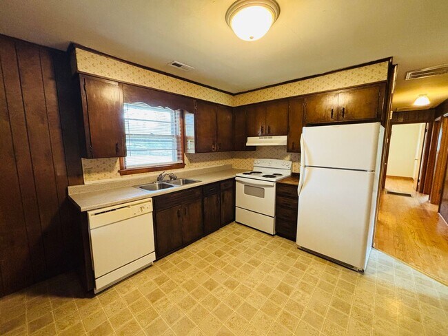Building Photo - 1504 Thomas Ln