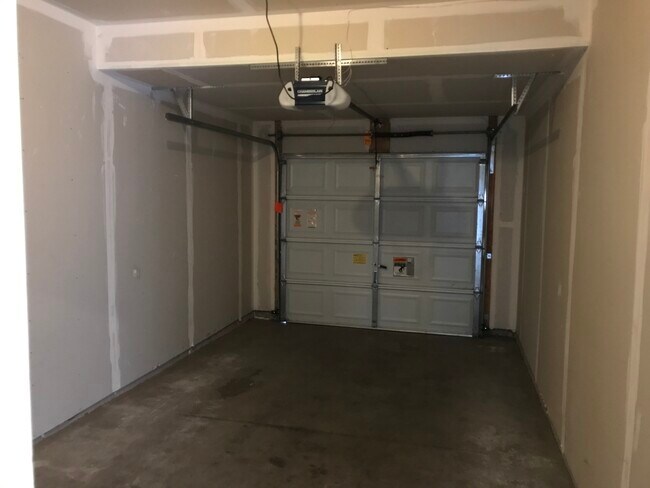 Building Photo - 676 Cobblestone Way