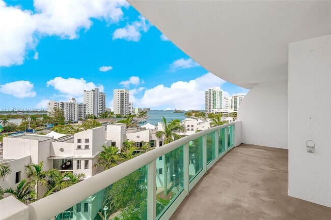 Building Photo - 7900 Harbor Island Dr