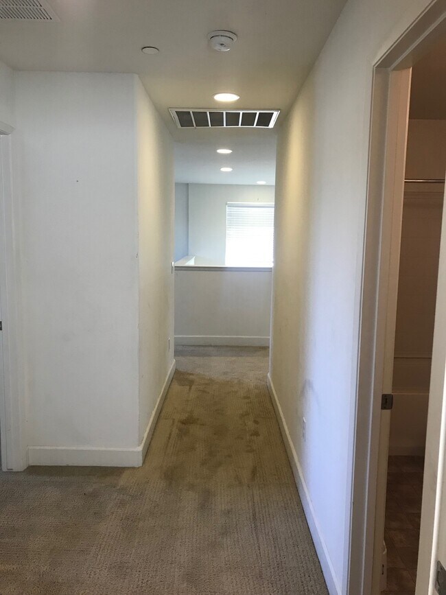 Building Photo - Now Available – 4 Bedroom Home with Loft i...