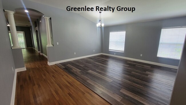 Building Photo - Gorgeous 4 Bedroom/2 Bathroom Home in Sunc...