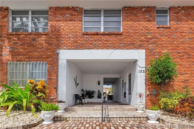 Building Photo - 125 Isle of Venice Dr