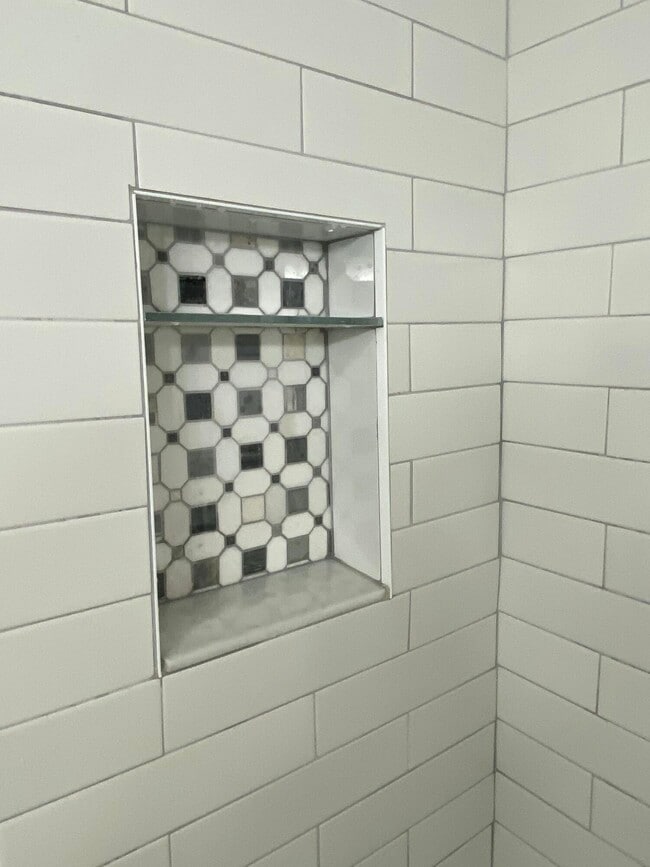 Building Photo - 342 Mansfield Dr