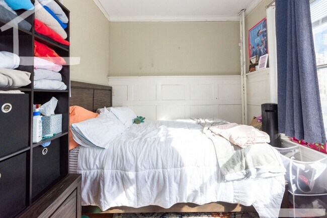 Building Photo - Amazing 3 bed 1 bed in Fenway... NICELY PRICED... SEPT 1st Move in