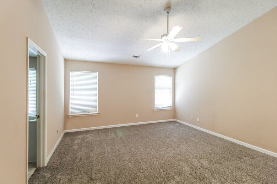 Building Photo - 1735 Campbell Ives Dr SE
