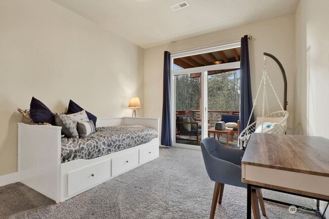 Building Photo - Beautiful Custom 4-bedroom 2.5 bath home. Barkley Neighborhood!