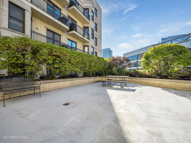 Building Photo - 520 N Halsted St