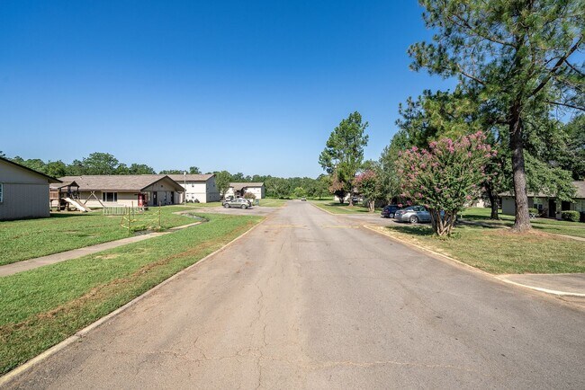 Building Photo - 3 Bedroom, 1.5 Bath Apartment for Rent – Waldron, AR