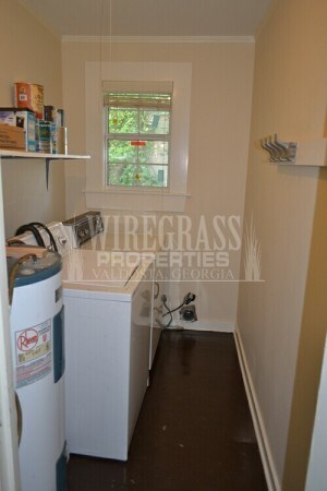 Building Photo - 2 Bedroom single family home