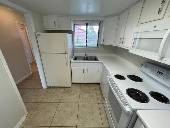 Building Photo - 614 Grenadine Ct